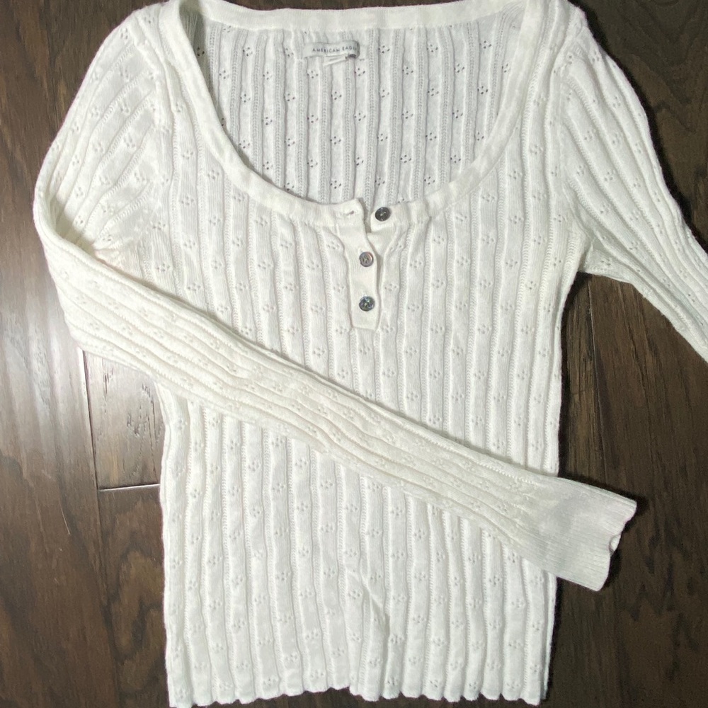 American Eagle. Size small. White Sweater/Long Sleeve